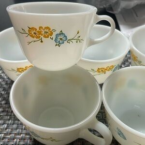 Milk glass PRREX.  Set of 6 Tea cups or coffee cups.Perfect Condition….